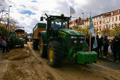 Un tracteur aux couleurs du syndicat FNSEA lors d'une manifestation à Toulouse en 2014.